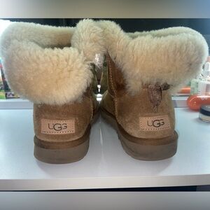 Ugg mini bailey bow size 6